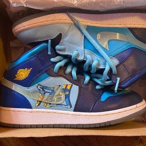 Worn a few times but in good conditions